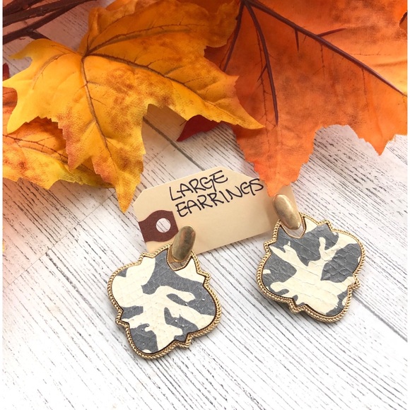 Jewelry - Fashion Earrings